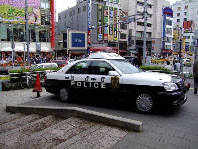 Японская полиция задержала автомобилиста, ездившего 60 лет без прав
