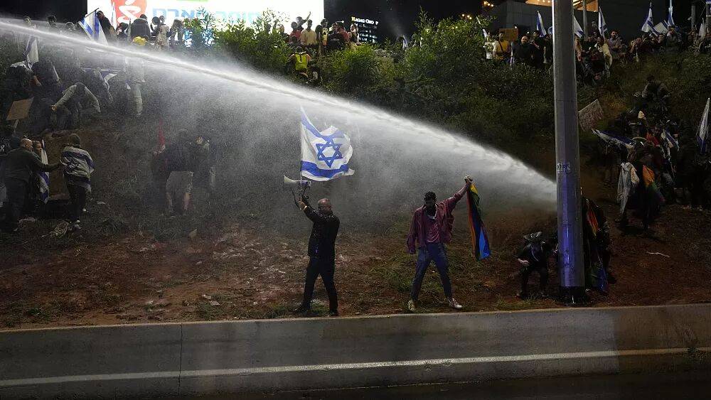 Протесты в Израиле: полиция применила водометы в Тель-Авиве