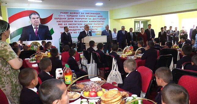 Воспитанникам школы-интерната для детей-сирот и беспризорных детей Темурмаликского района доставлена помощь Президента Таджикистана