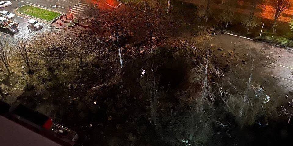 «Огромнейшая воронка». РосСМИ сообщили о сильном взрыве в Белгороде — фото, видео