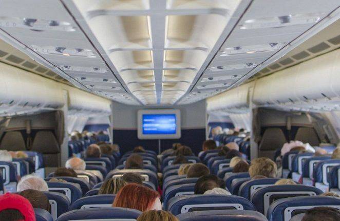 Эксперт рассказал, почему в самолете стоит выбирать кресла с левой стороны