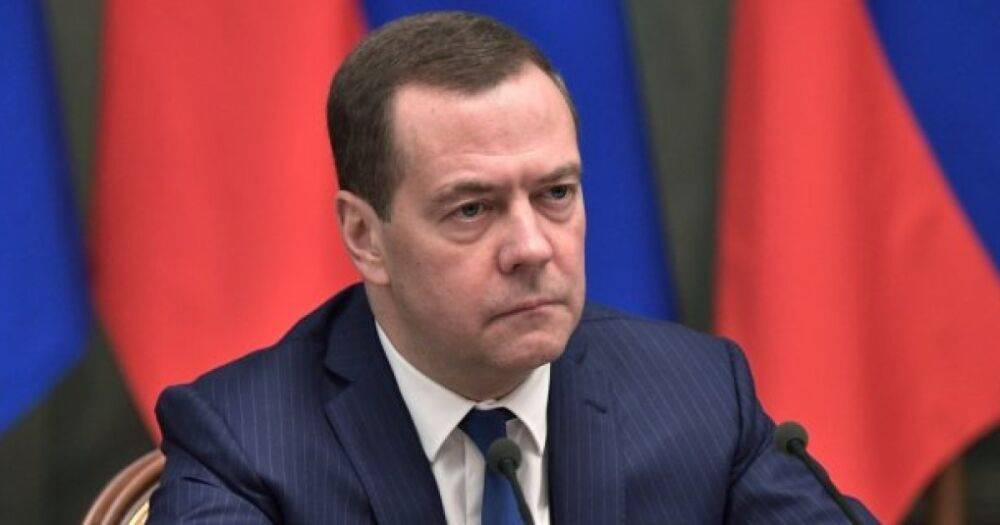 "Уйдет в пучину морскую": Медведев пригрозил Великобритании уничтожением из-за новых санкций