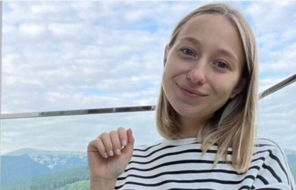 Молодая жена Виктора Павлика показала нос спустя месяц после операции: фото