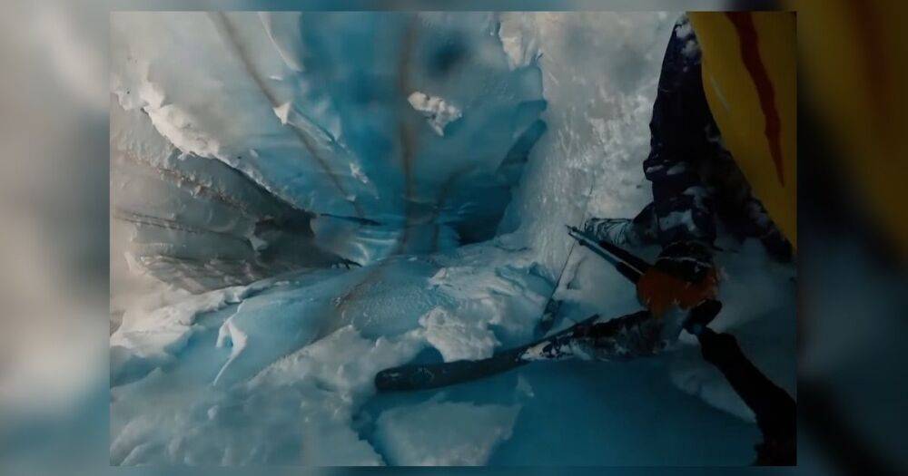 Французский лыжник чудом выжил, провалившись в бездонную расщелину в Альпах (видео)