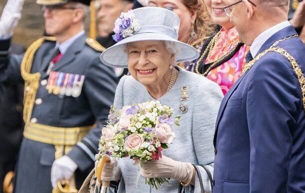 Королевская семья почтила память покойной Елизаветы II