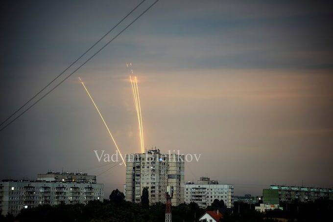Харьковщина — под ракетным ударом: пять человек ранены и двое под завалами