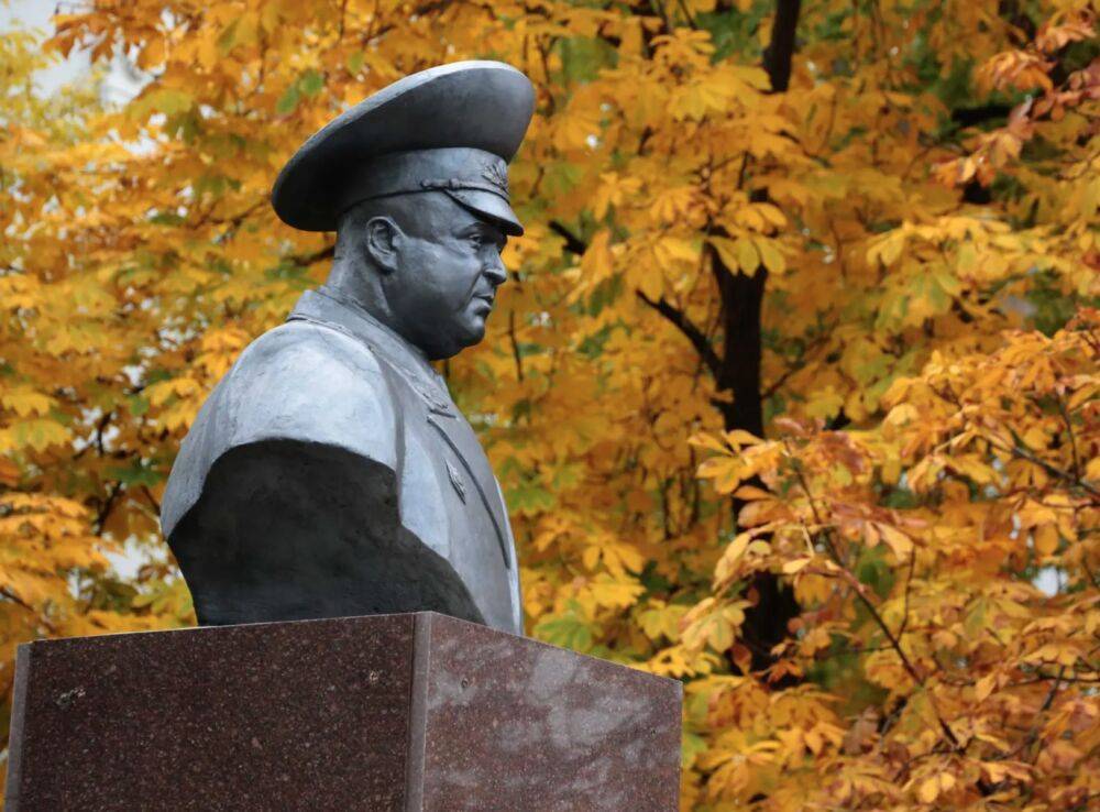 В Северодонецке оккупанты демонтировали памятник Александру Радиевскому