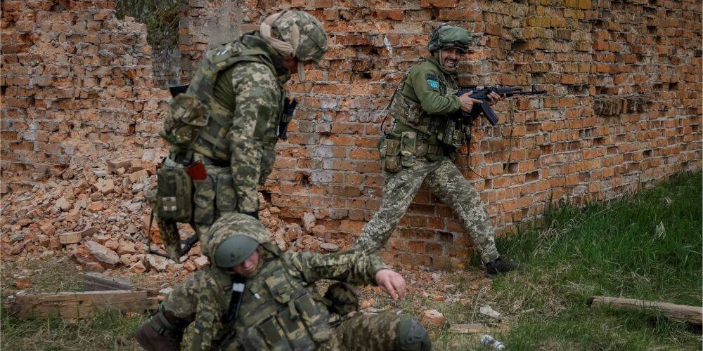 «Мы должны аплодировать украинцам». В НАТО назвали пять главных выводов после более чем года войны России против Украины