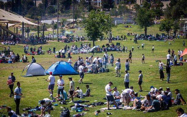 Более 210.000 израильтян провели День независимости в парках и заповедниках Израиля