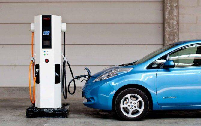 Владельцев электромобилей заставляют платить повышенный утильсбор