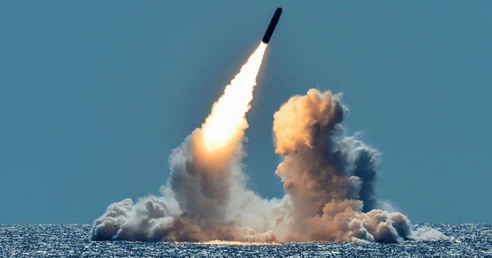 Залп из 20 ракет Trident II: какую атомную субмарину отправляют США к Южной Корее
