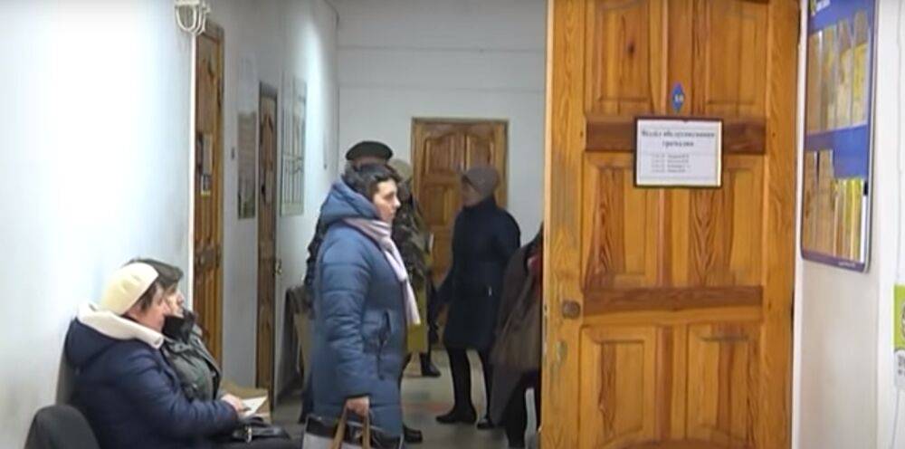 Украинцы получат надбавку в 1200 гривен: кому повысят выплаты уже летом
