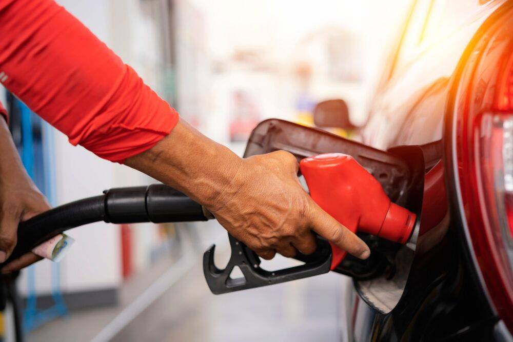 Повышение цен на топливо будет сдерживаться до июня