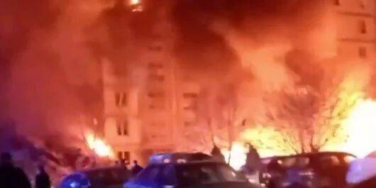 Дом в огне. В Сети показали первые минуты после ракетной атаки россиян на Умань — видео