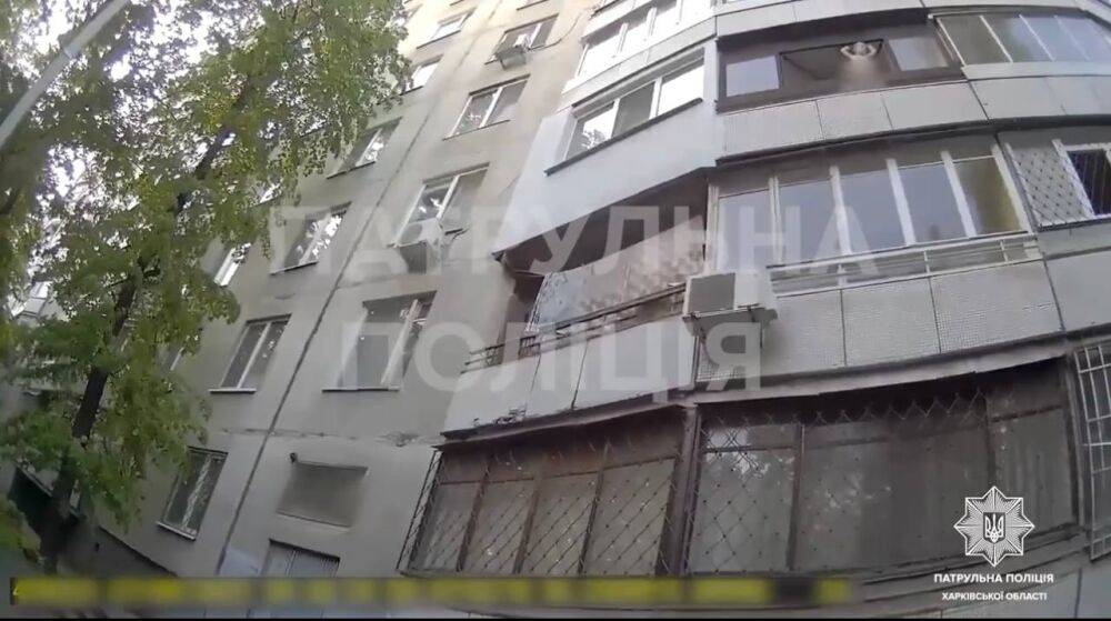 В Харькове чуть не выпал из окна ребенок: отец выпил настойку и уснул