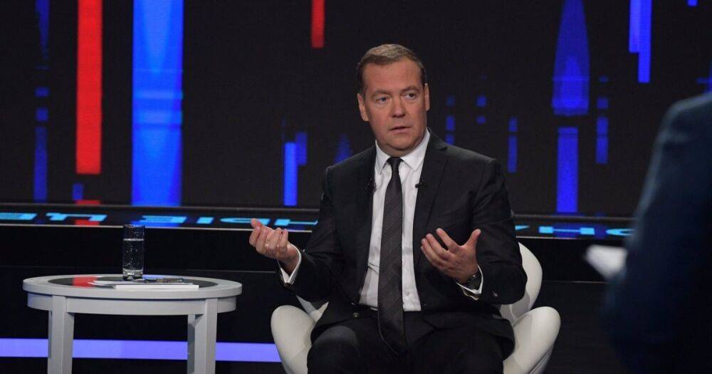 "Война надолго": Медведев назвал Зеленского "псом" после атаки БПЛА на Севастополь