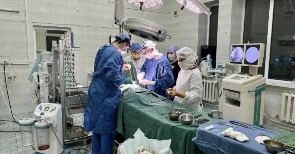 Получил пулю в сердце: В Одессе хирурги спасли жизнь мальчику, которого во время игры ранил брат из ружья