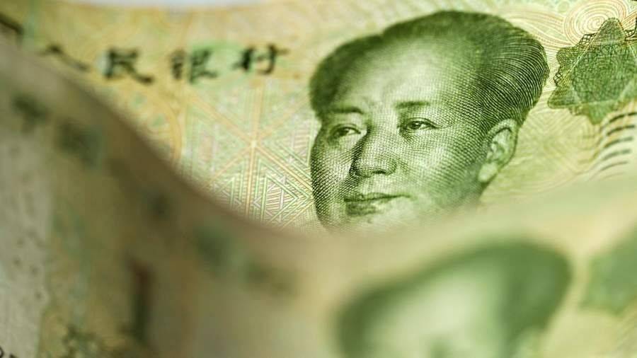 «Зеленым» — красный: как юань выбил доллар с российского рынка
