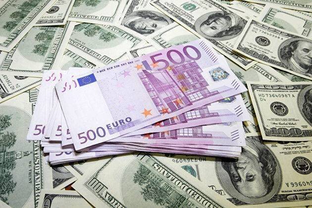 Курс доллара снизился до 1,0954 за евро перед выходом макростатистики по США