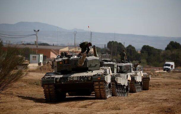 Испания перенесла дату отправки в Украину танков Leopard