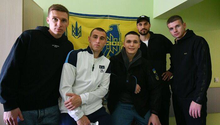 Игроки Динамо навестили раненых украинских военнослужащих