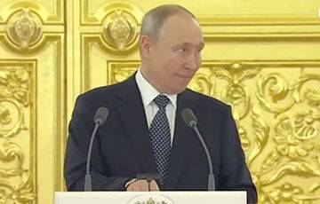 Путин попал в неловкое положение на встрече с послами