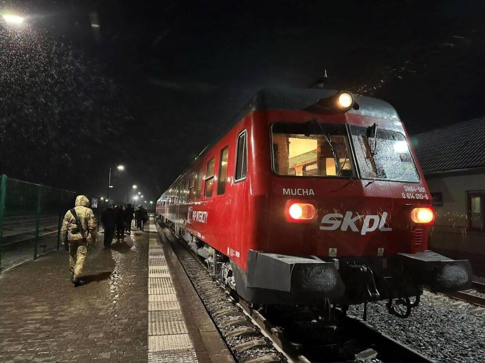 Украина в тестовом режиме отправила в Польшу поезд по участку, который был закрыт более 20 лет