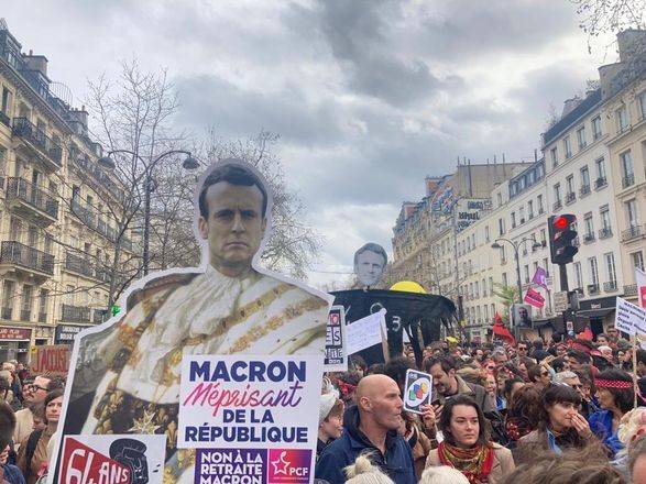 Правительство Франции не отступит от пенсионной реформы, несмотря на возражения профсоюзов