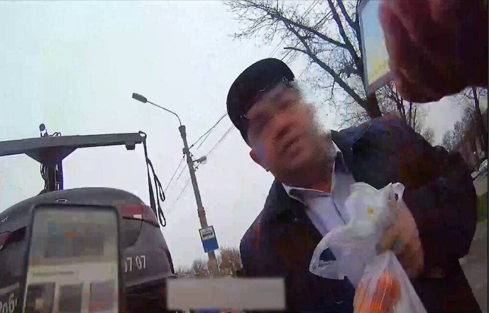 В Киеве сотрудник Офиса Генпрокурора нагрубил парковщику - видео