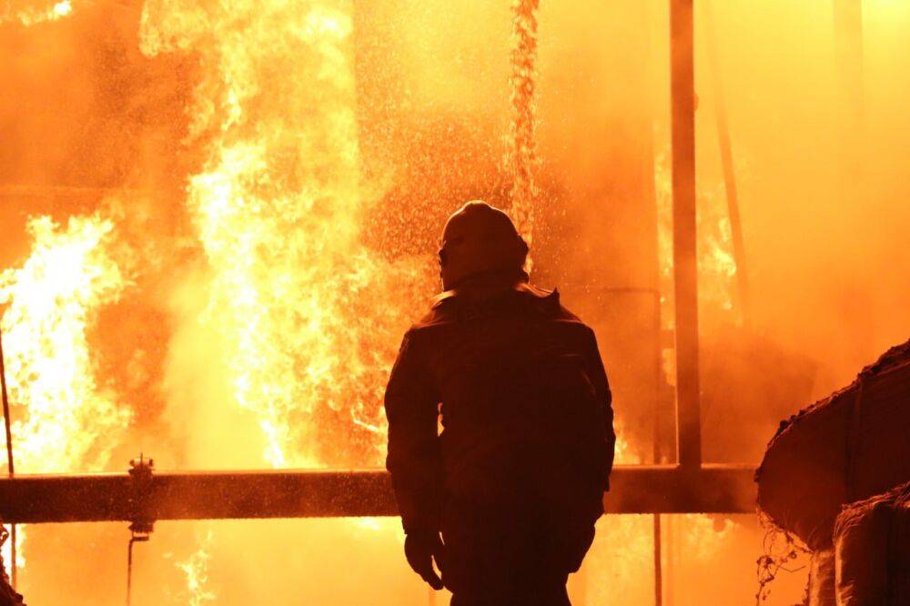 Россияне ударили по жилым кварталам: дома мгновенно превратились в факелы