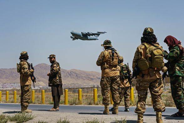 Администрация Байдена обвиняет Трампа в хаотичном выводе войск из Афганистана