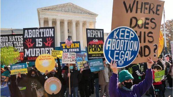 Юридическая война из-за таблеток для аборта. В США судьи за час вынесли два противоречащих друг другу решения