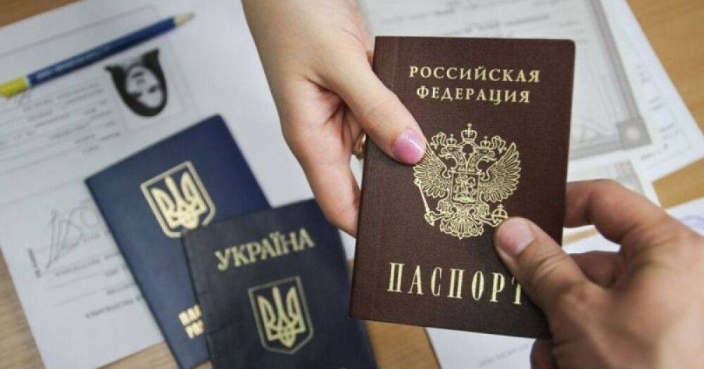 Коллаборантов в Херсоне заставляют публично отказываться от украинского гражданства,— ЦНС