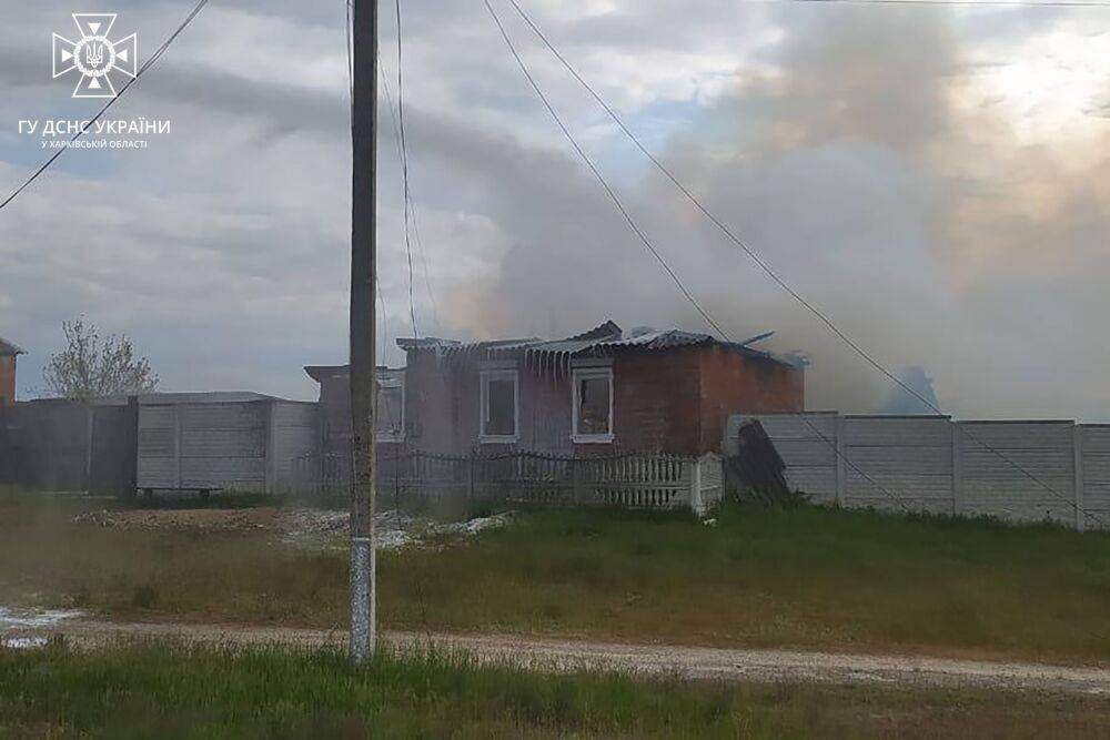 Из-за обстрелов в двух населенных пунктах Харьковщины горели частные дома