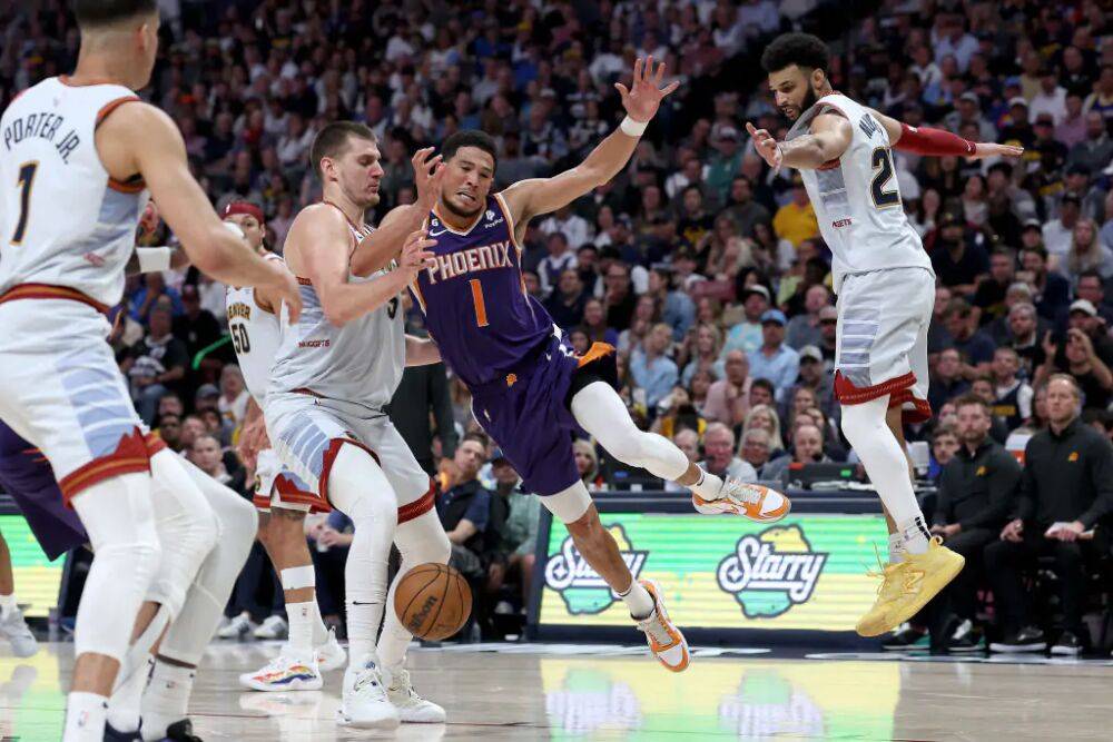 Денвер обыграл Финикс, Филадельфия вышла вперед в серии с Бостоном в НБА