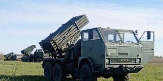 Украинские военные используют румынские РСЗО APR-40 — видео
