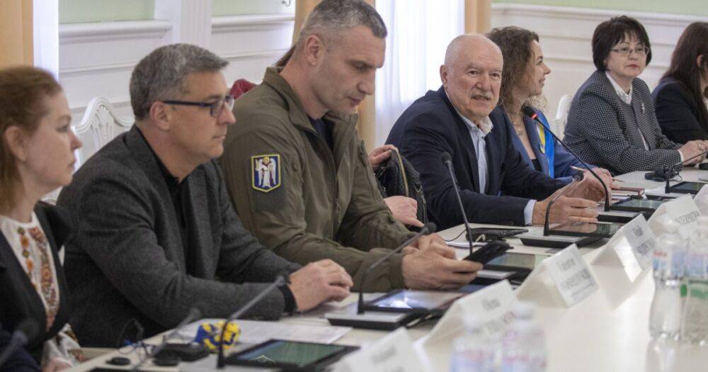 Профсоюзы педагогов США интересовались опытом Киева по организации обучения в условиях военного положения, — Кличко