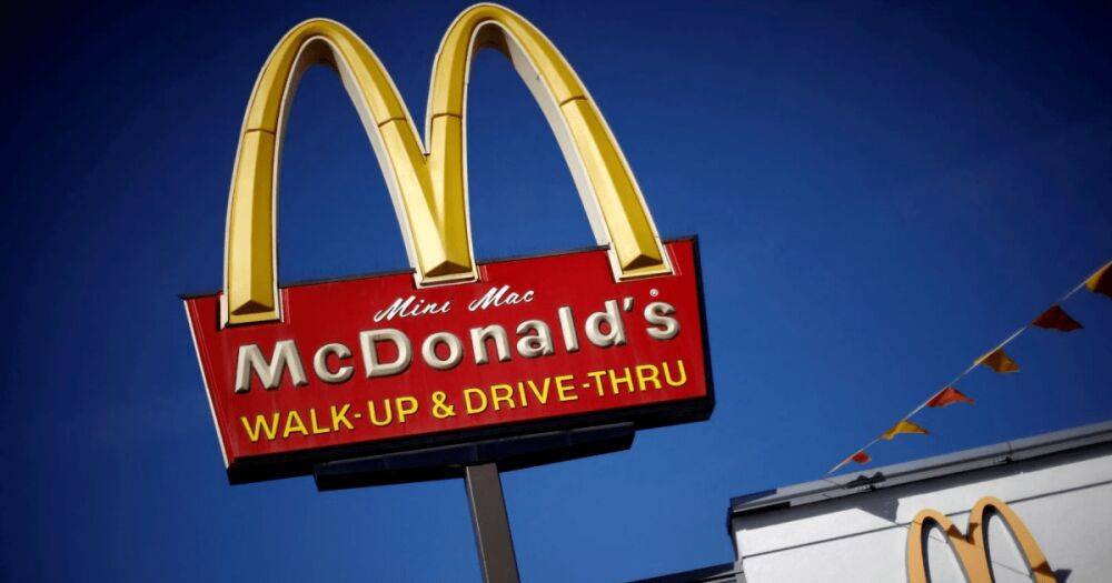 Подали в суд на McDonald's: семья утверждает, что горячий наггетс ошпарил девочке ногу