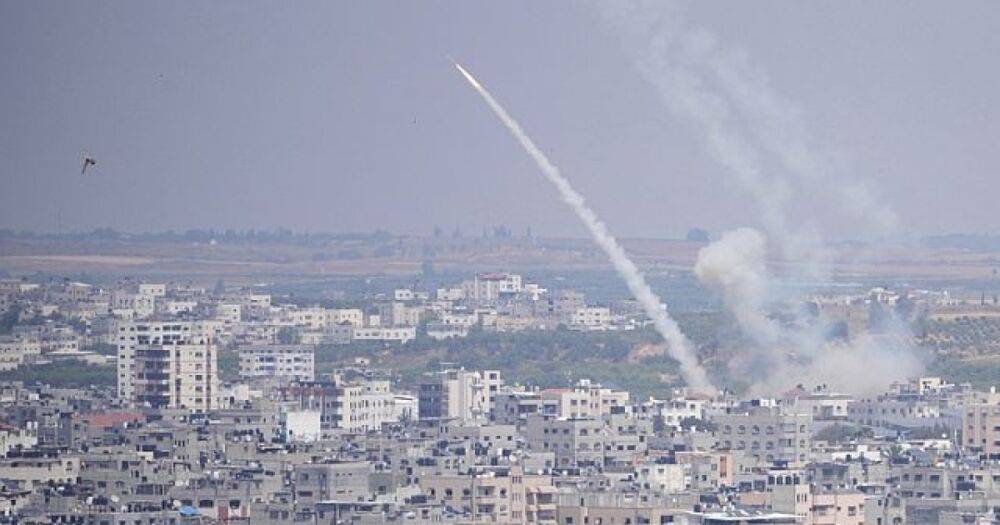Сектор Газа выпустил по Израилю более сотни ракет: работает ПВО "Железный купол" (видео)