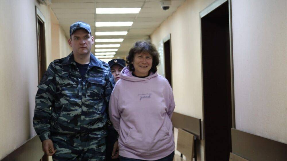 Пенсионерку осудили условно за записку на могиле родителей Путина