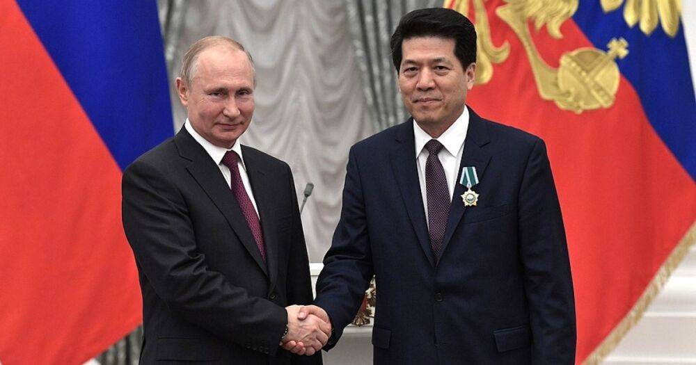 Награжденный Путиным китайский посол посетит Украину для "продвижения мирных переговоров"