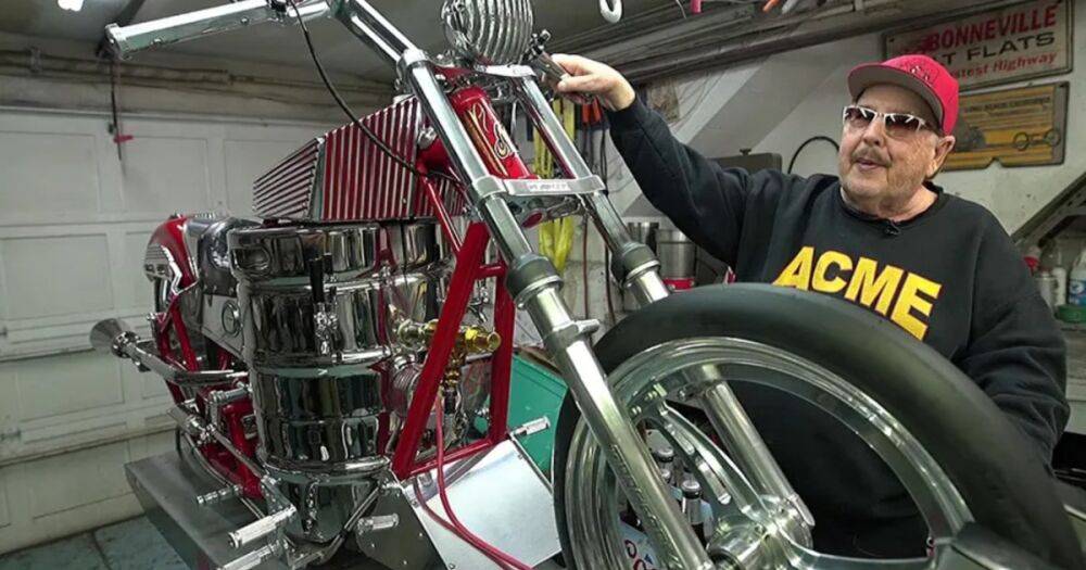 "Цены на бензин растут": мужчина изобрел мотоцикл, работающий на пиве (видео)