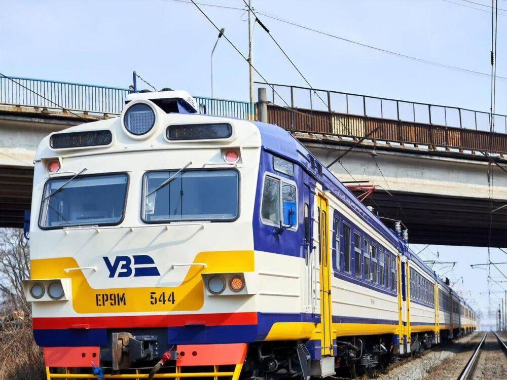 Удар по инфраструктуре в Хмельницкой области: "Укрзалізниця" запустила дополнительные поезда-шаттлы для пассажиров