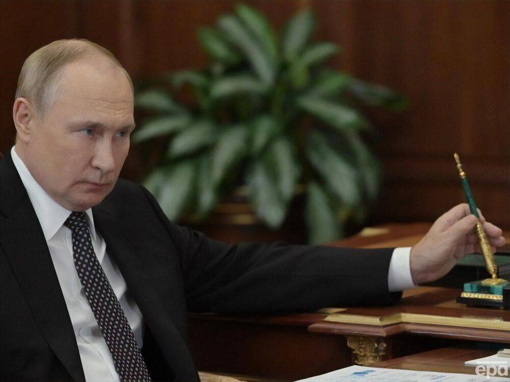 Зеленский назвал Путина "маленьким лидером" и "убийцей, который защищает свое кресло"