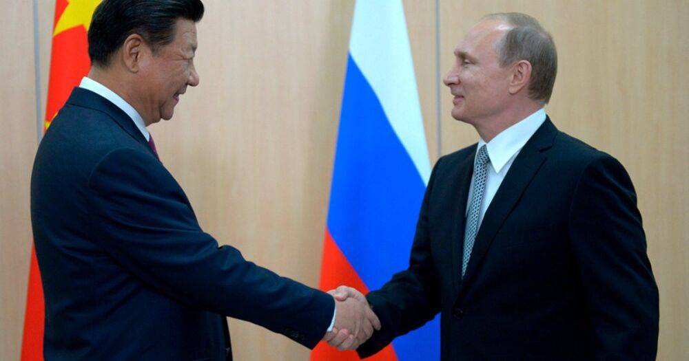 "Геополитическое поражение": Макрон предрек для России будущее вассала Китая