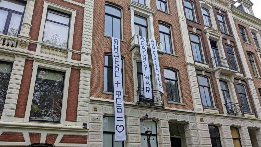 Суд Амстердама разрешил сквоттерам жить в особняке основателя «Яндекса»