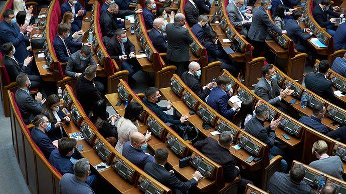 В "Честно" назвали депутатов, которые прогуливали заседания Рады чаще всего