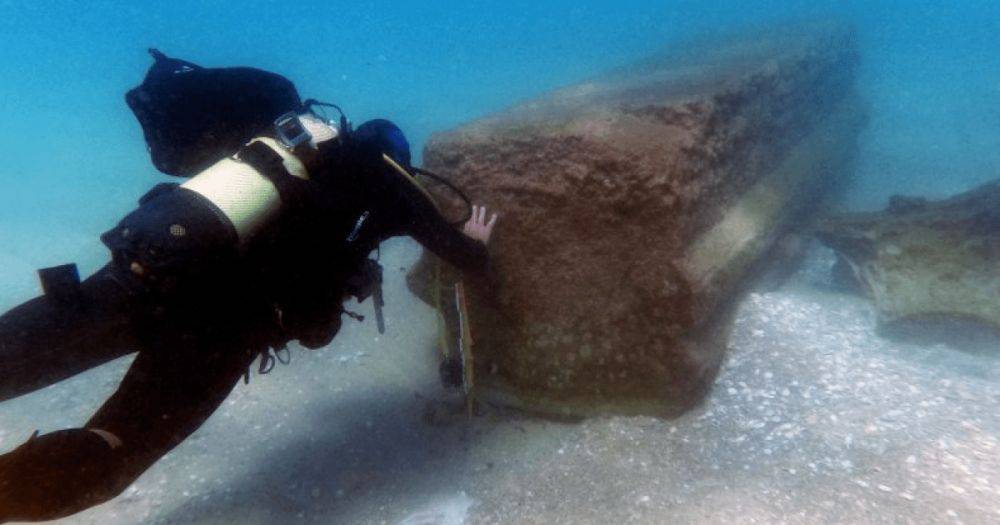 Римские "сокровища": дайвер нашел затонувший корабль с грузом многовековой давности (фото)