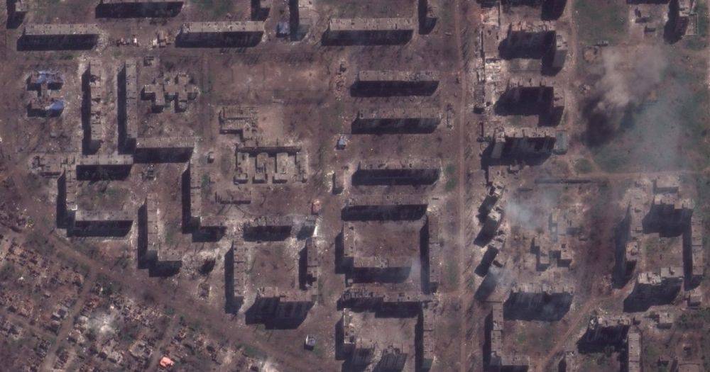 Выжженная земля и руины: в Сети появились новые спутниковые снимки Бахмута (фото)