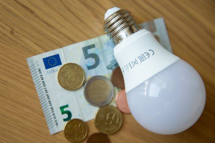 Компенсации за электричество с июля в Литве предлагается отменить, за газ – продлить